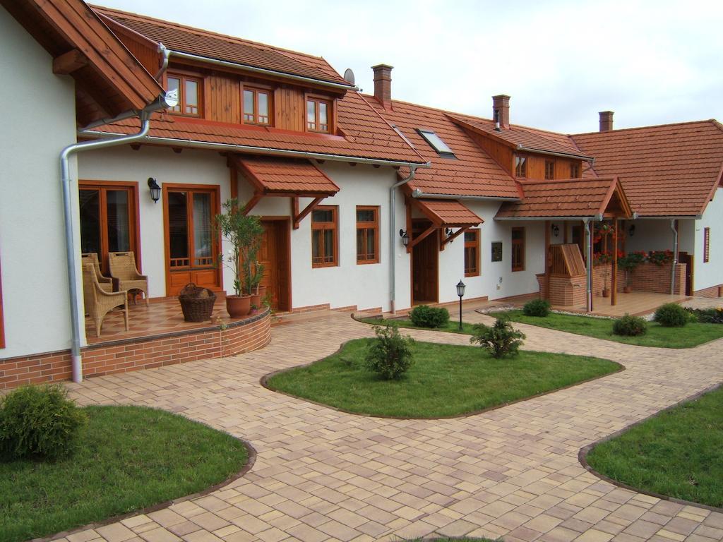 Faluszéli - Boncz Porta Nagyrákos